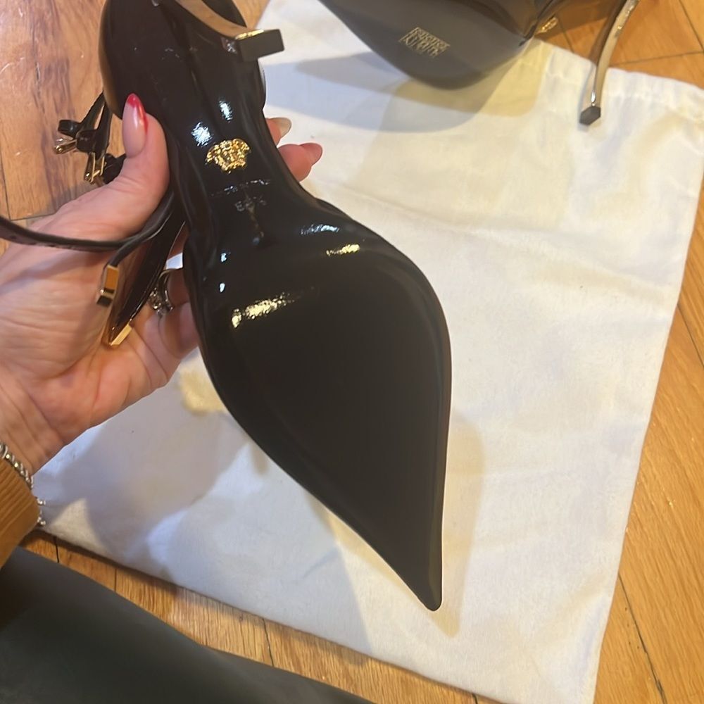 Versace Spiked Pin Point Pumps Black Women’s. - Picture 7 of 8